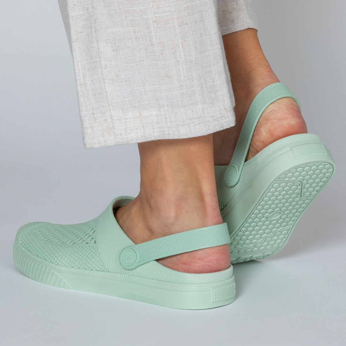 Casual Slip-On Clogs - Pendo Store