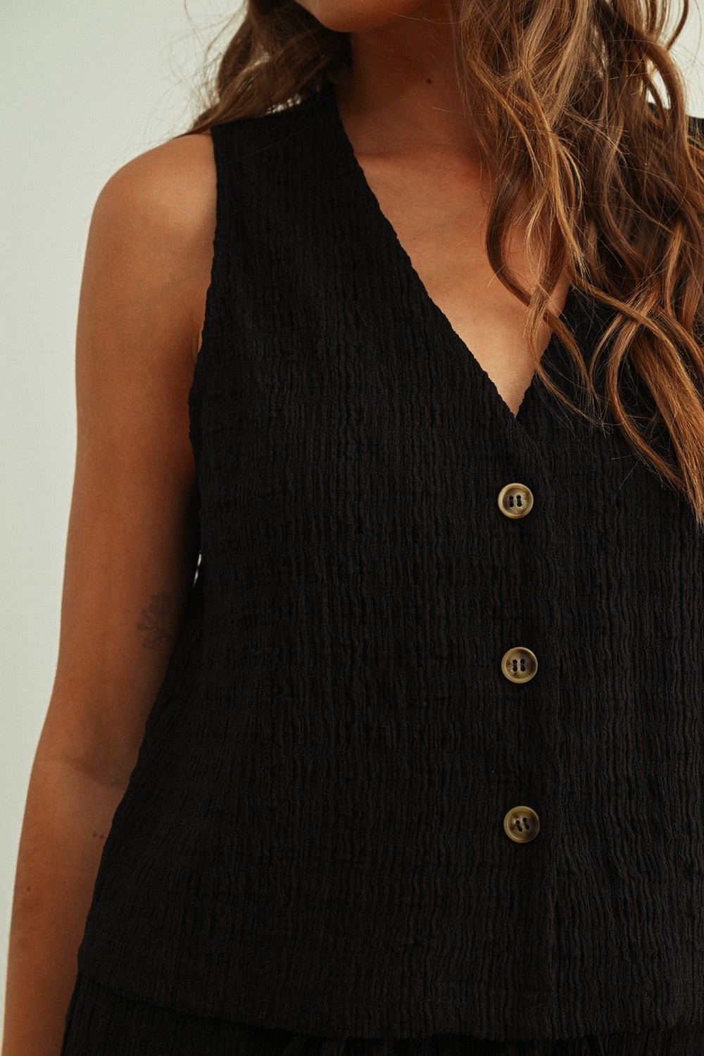 Crinkled Fabric Sleeveless Button Front Top - Pendo Store