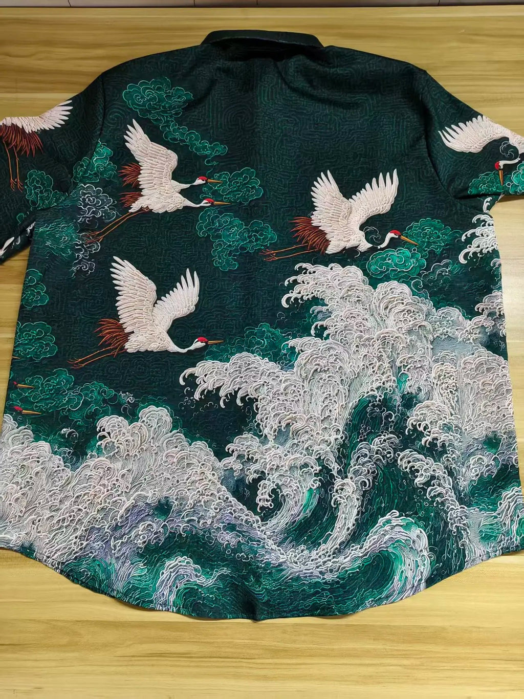 Embossed Flying Crane and Wave Printing Casual Short Sleeved Shirt - Pendo Store
