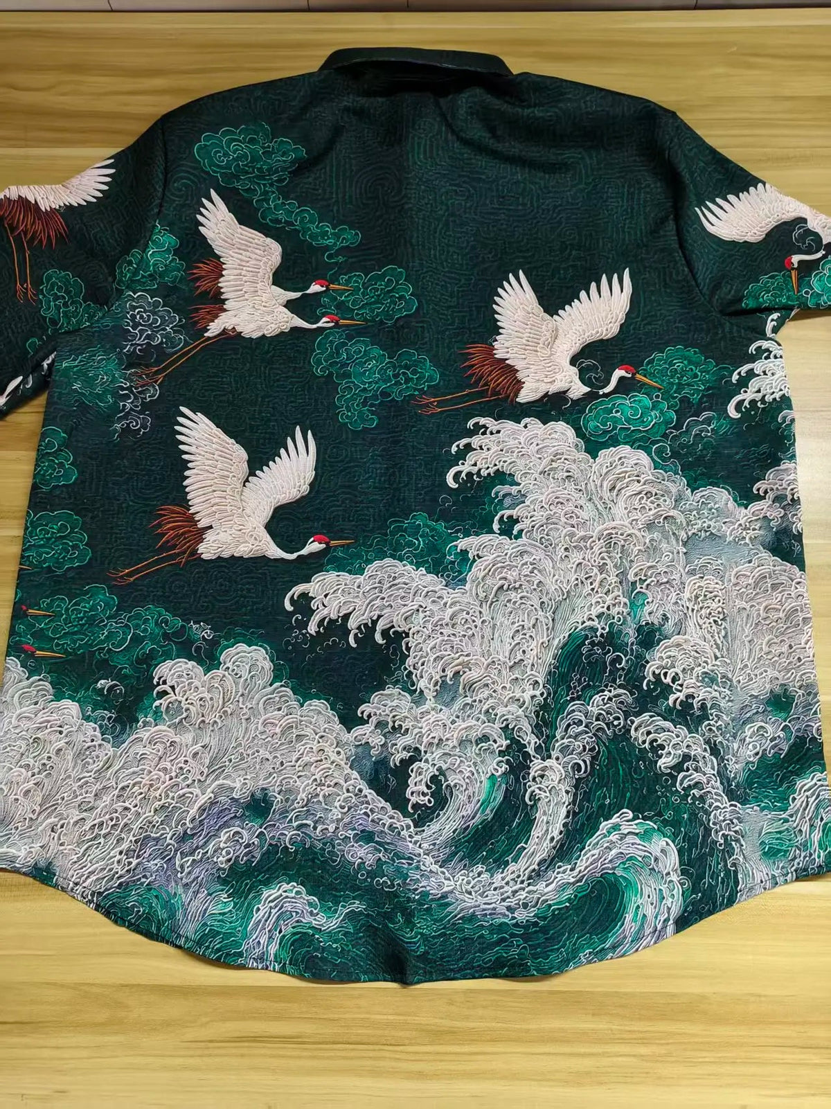 Embossed Flying Crane and Wave Printing Casual Short Sleeved Shirt - Pendo Store