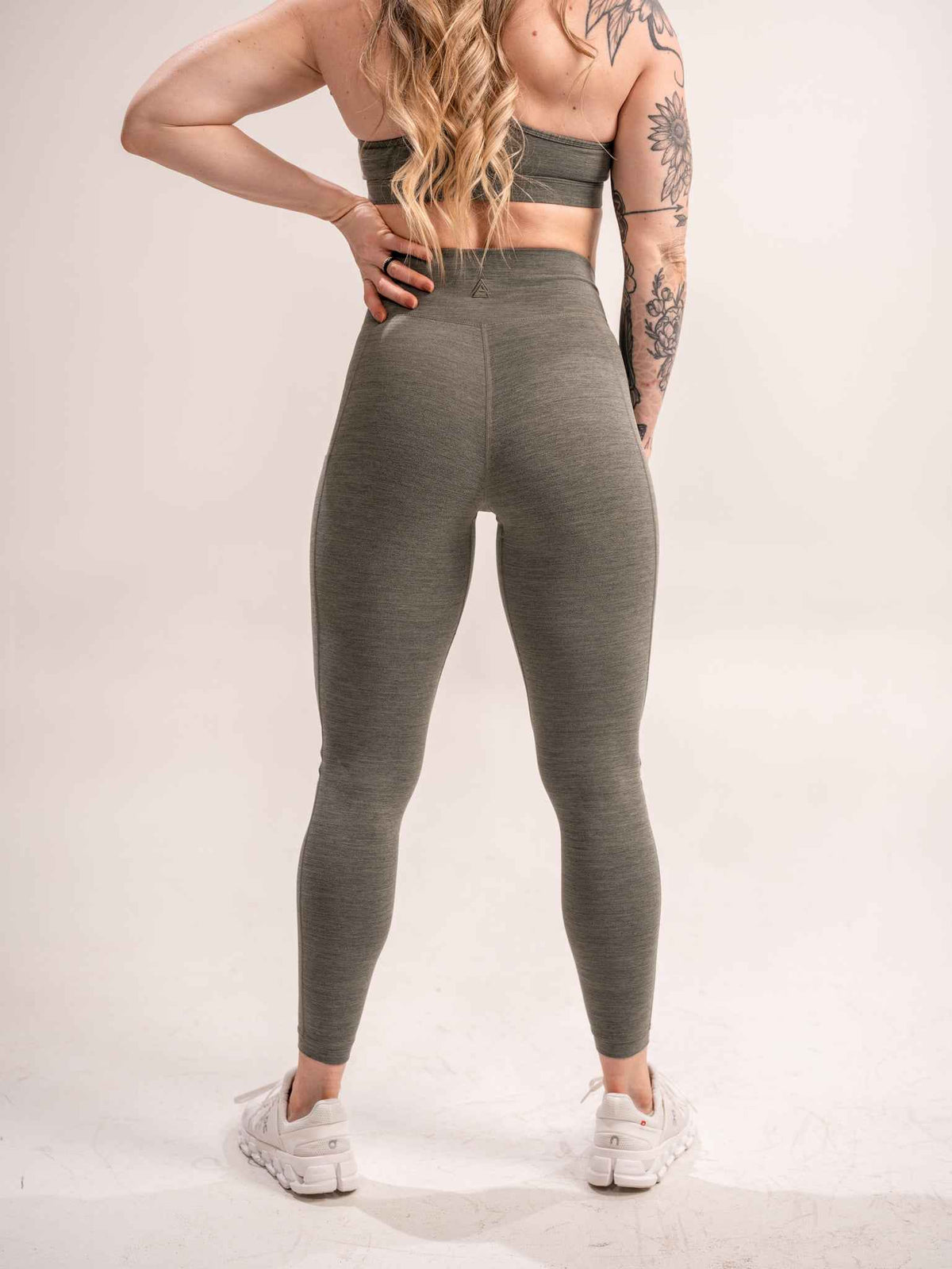 WOMEN'S | DEBUT MEGA-HIGH-RISE LEGGING : IVY - Pendo Store