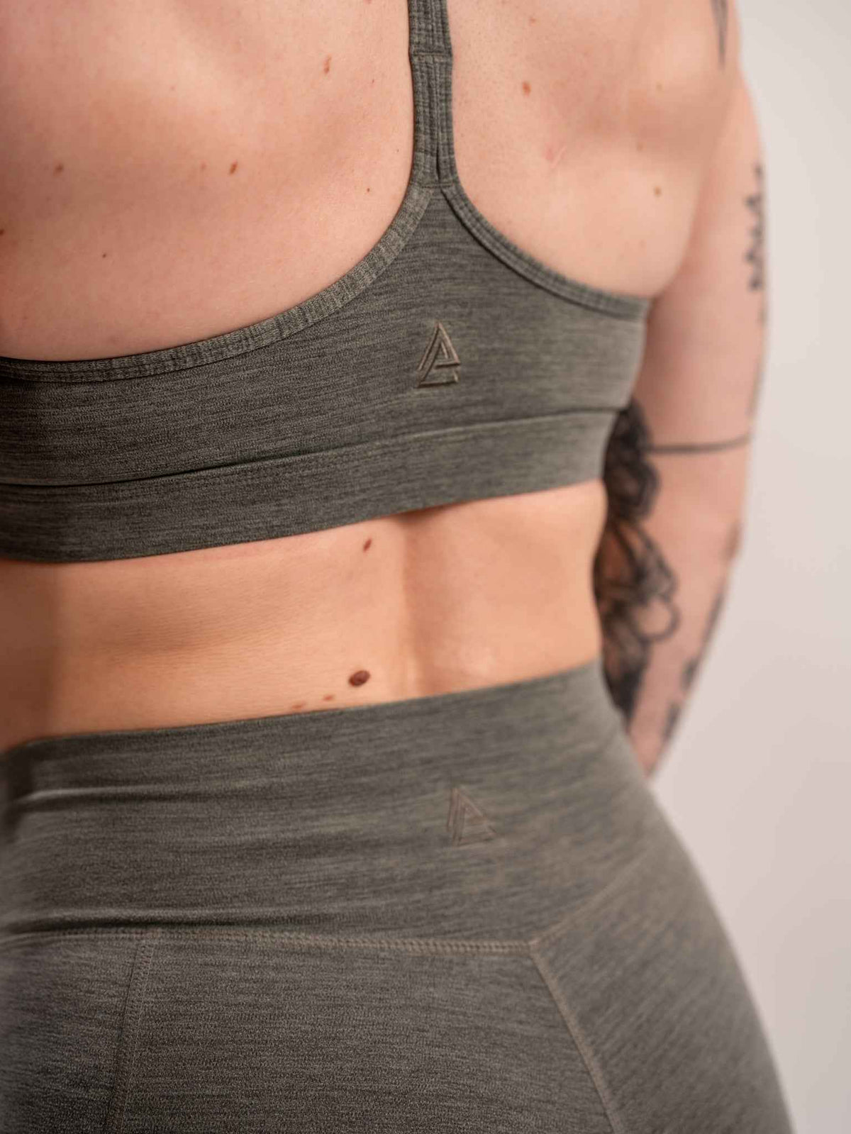 WOMEN'S | DEBUT SPORTS BRA : IVY - Pendo Store