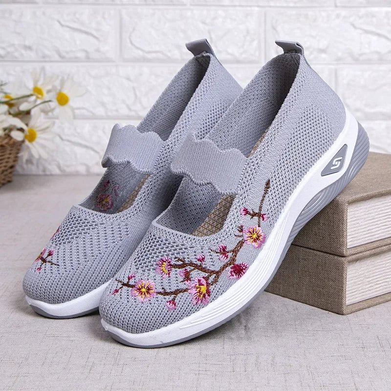 Women's Embroidered Chunky Sneakers - Pendo Store