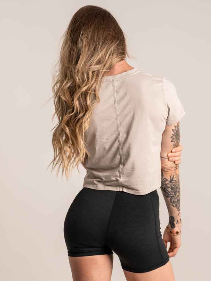 WOMEN'S | ENCORE CROP TEE : BONE - Pendo Store