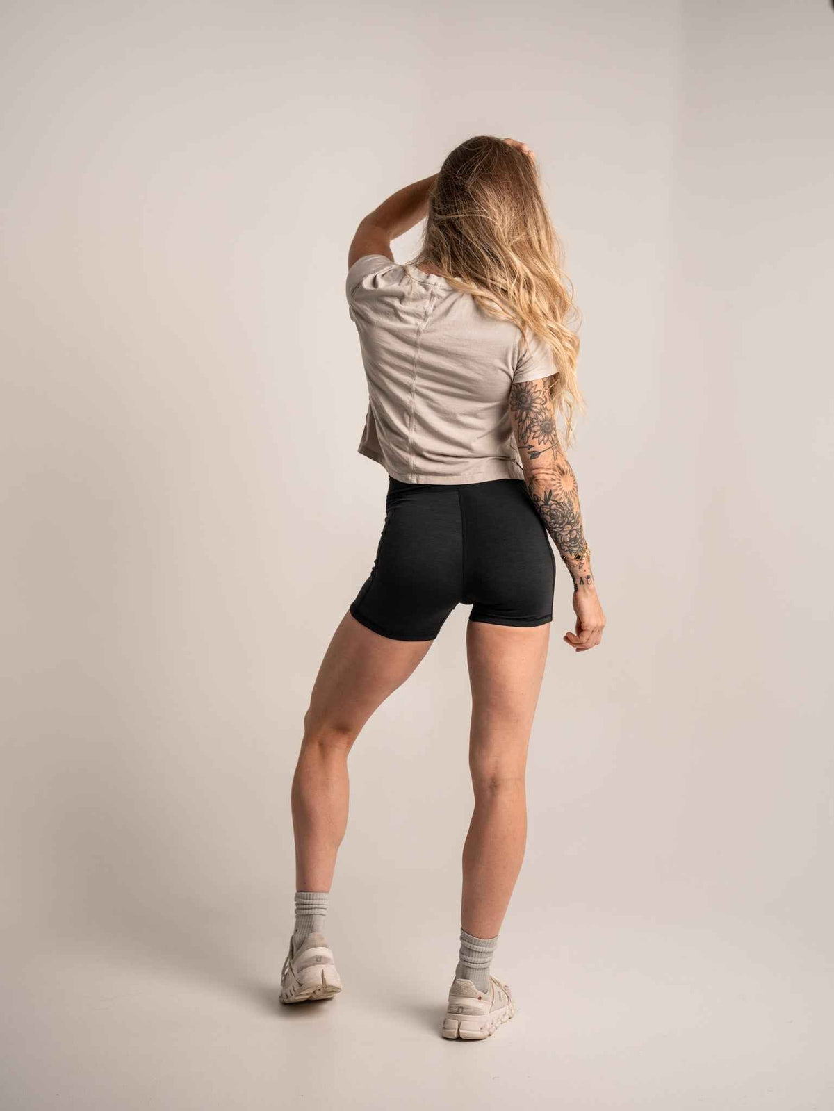 WOMEN'S | ENCORE CROP TEE : BONE - Pendo Store