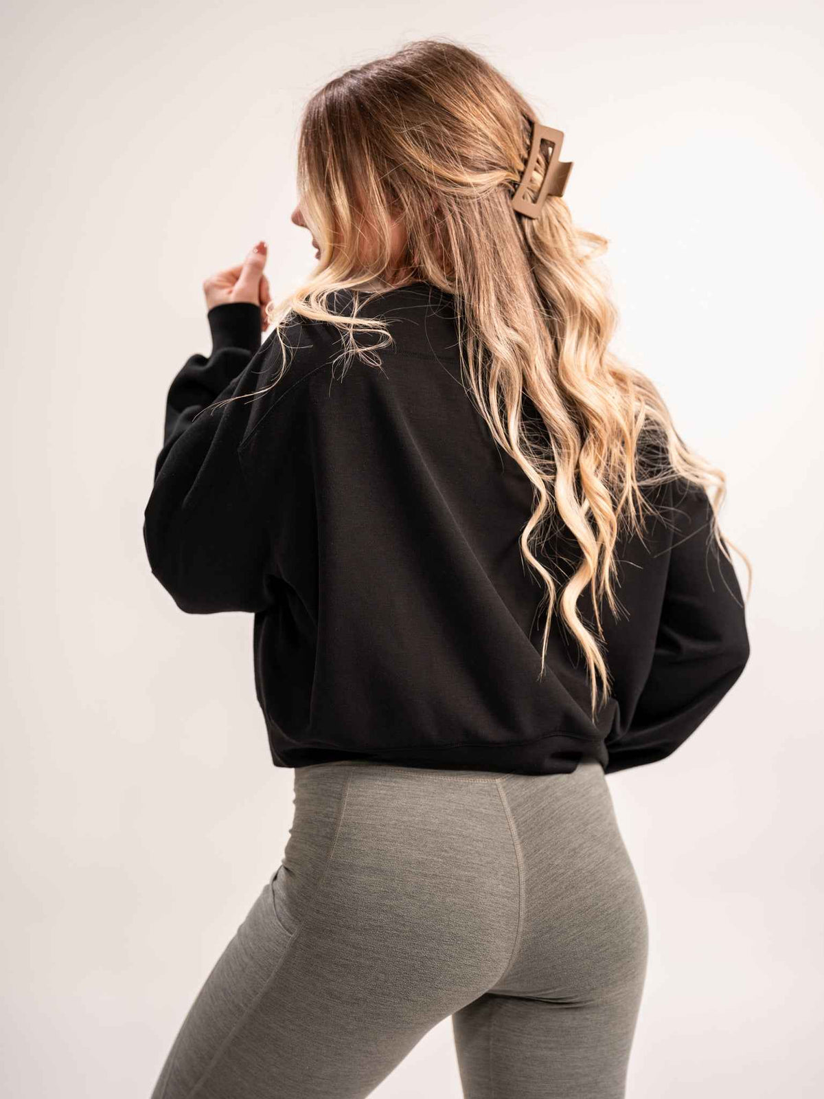 WOMEN'S | ROUSE PULLOVER : BLACK - Pendo Store