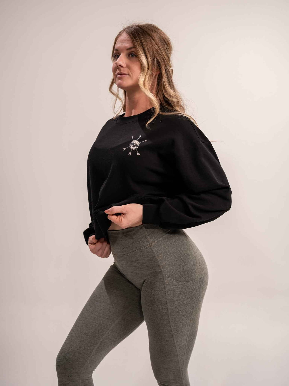 WOMEN'S | ROUSE PULLOVER : BLACK - Pendo Store